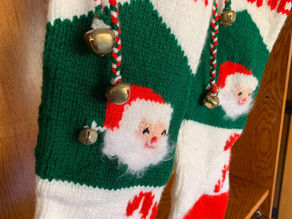 Santa and his Beard 024 Fuzzy/Hairy – Angora Blend Beard COLOR COMBO – Dark Green & Bright Red