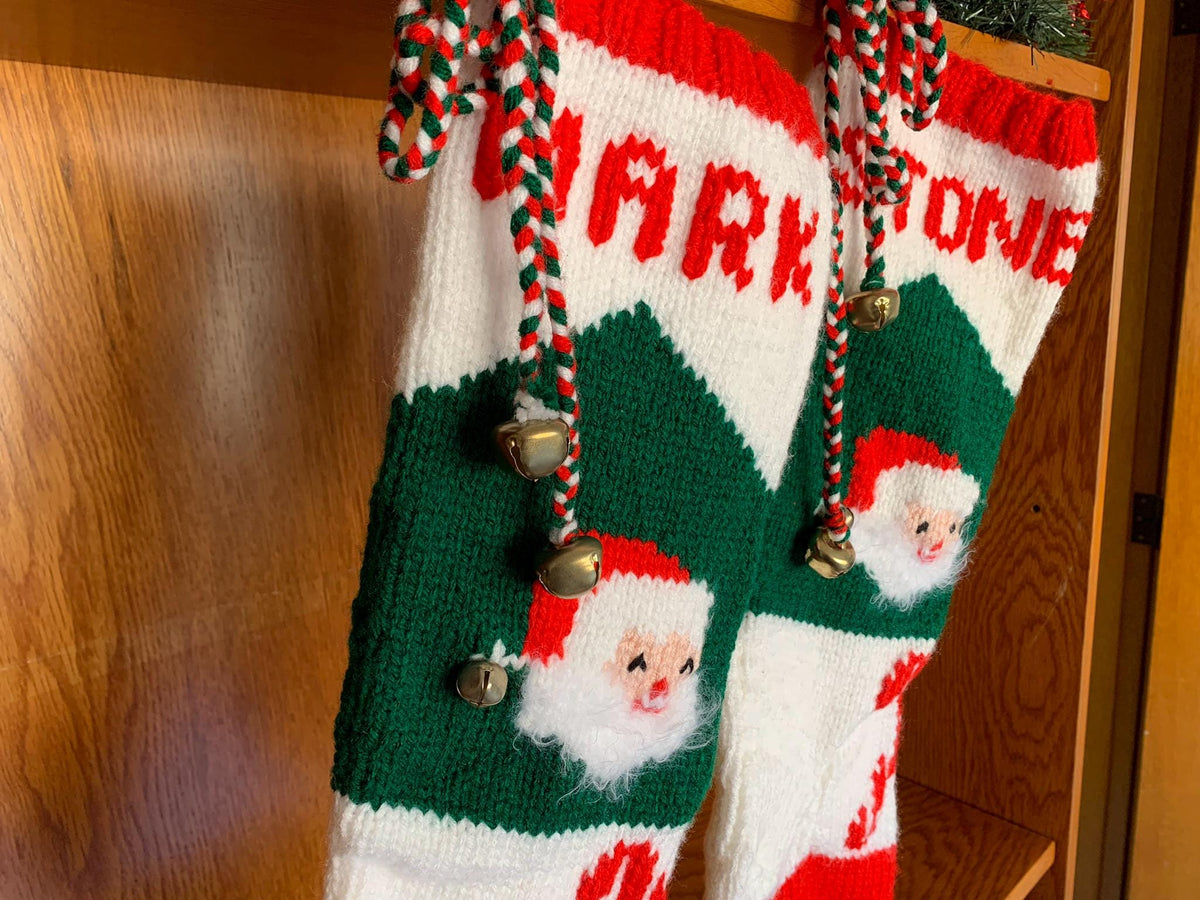Santa and his Beard 024 Fuzzy/Hairy – Angora Blend Beard COLOR COMBO – Dark Green & Bright Red
