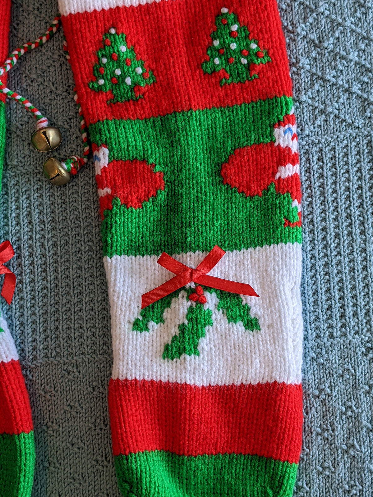 Santa and His Pack 062 Bright Festive Christmas Colors