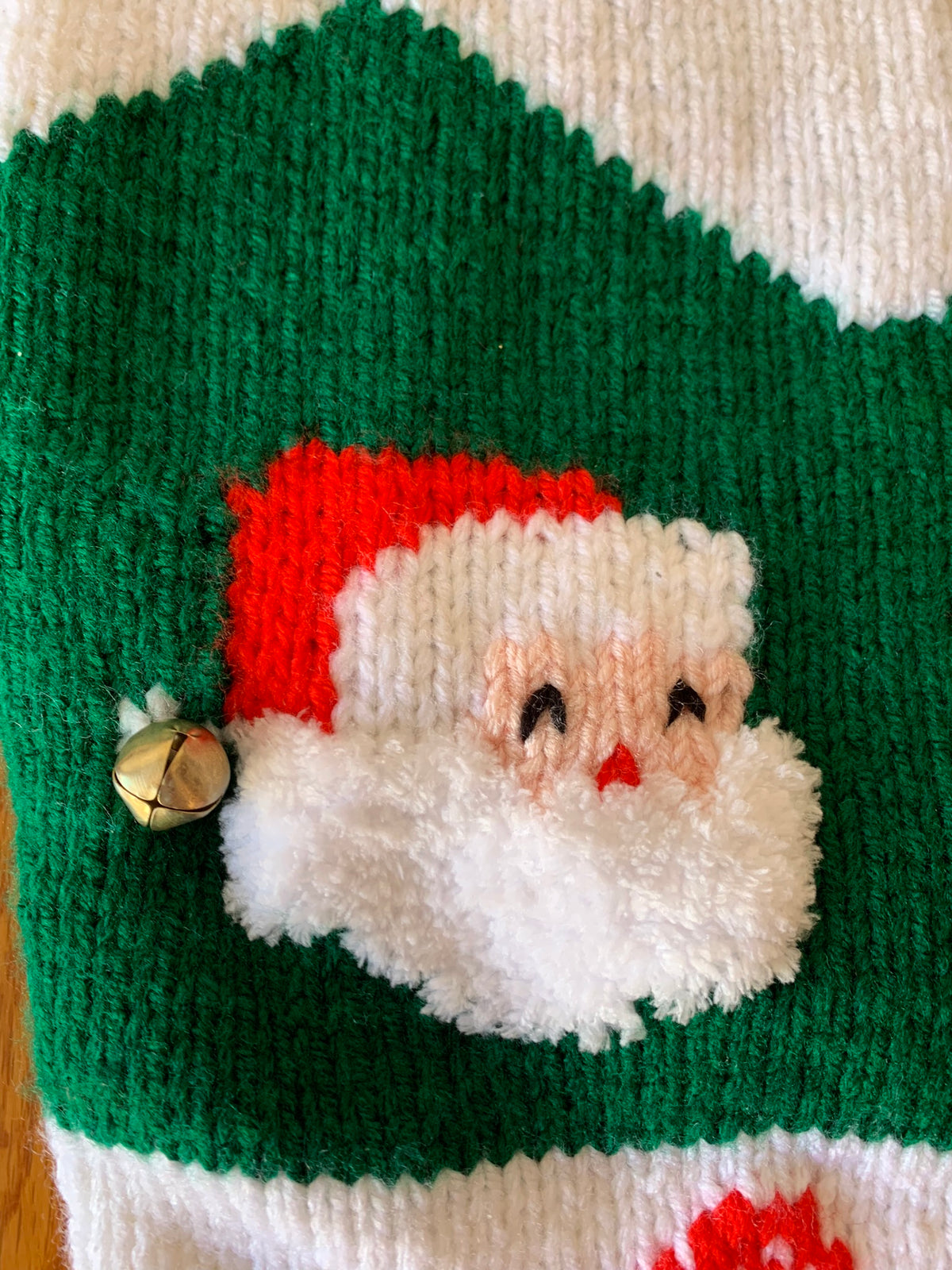 Santa and his Beard 034 FLUFFY, raised Beard COLOR COMBO – Dark Green & Bright Red